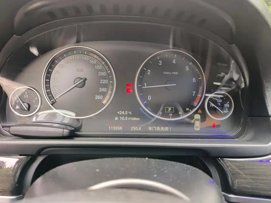 BMW 5 Series 2015 — фото 14