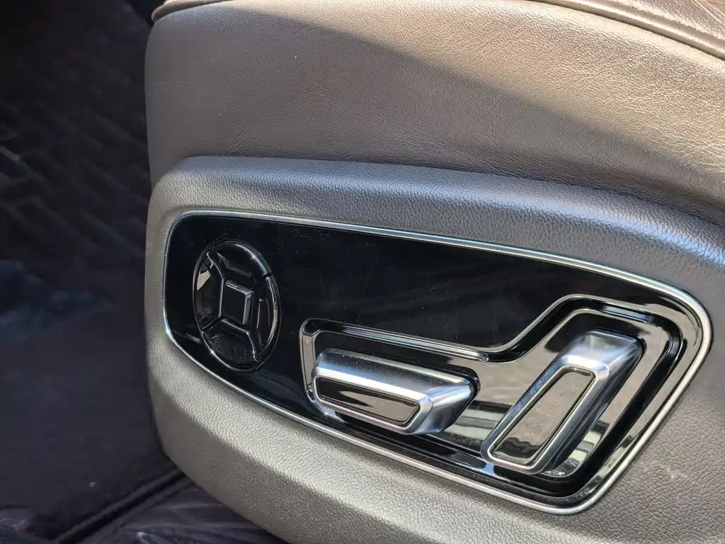 Audi A8 2021 — фото 19