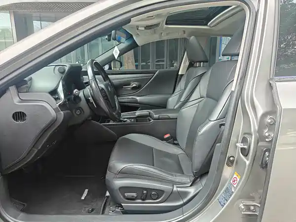 Lexus ES 2018