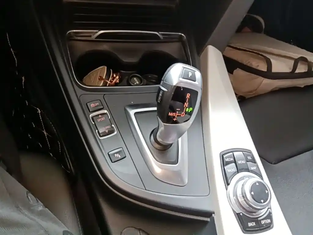 BMW 3 Series 2016 — фото 14