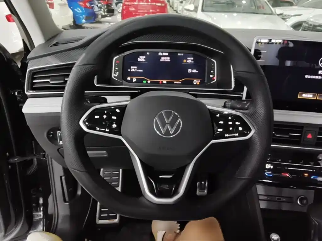 Volkswagen Tiguan L 2022 — фото 11