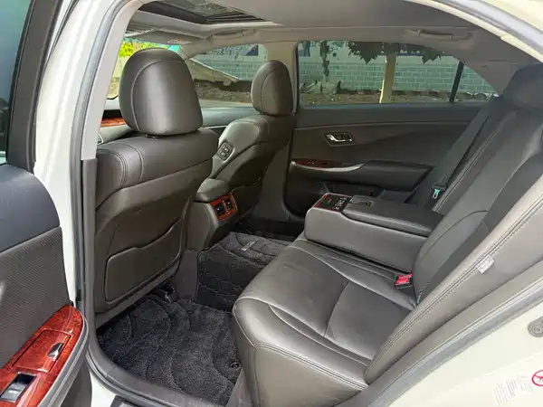 Toyota Crown 2014
