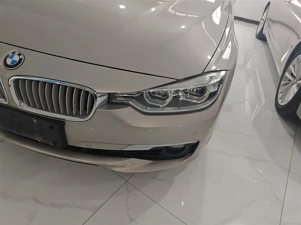 BMW 3 Series 2019 — фото 18