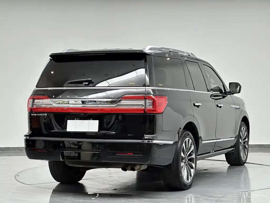 Lincoln Navigator 2019 — фото 10