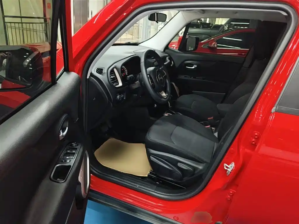 Jeep Renegade 2018 — фото 16