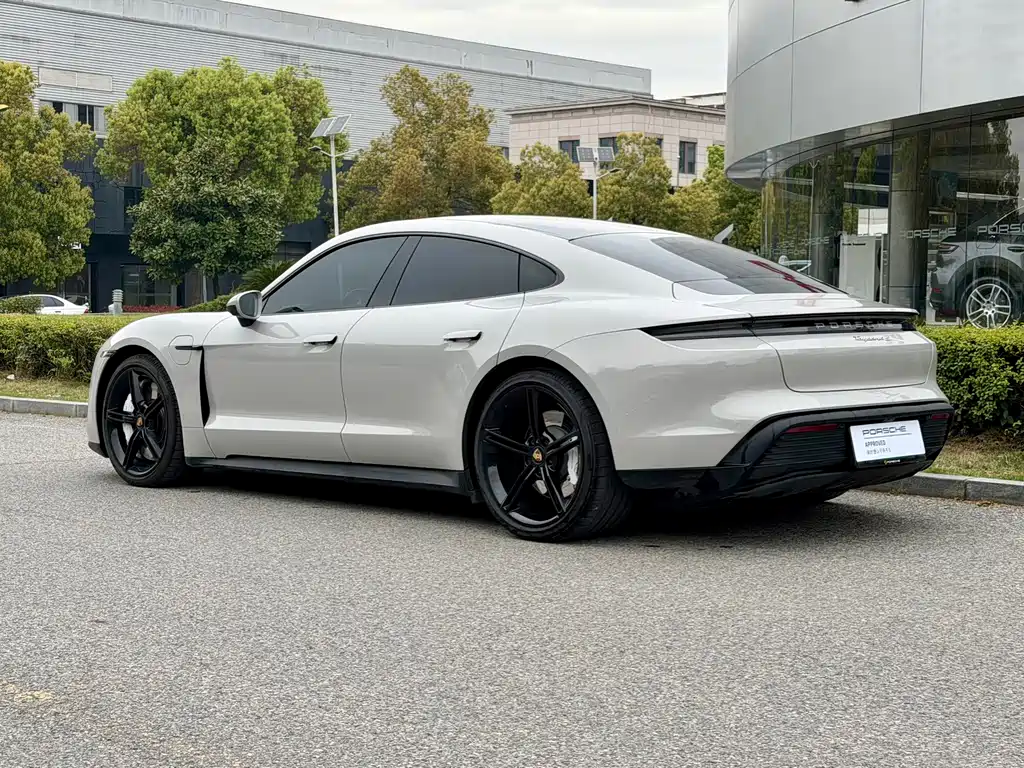 Porsche Taycan 2020 — фото 17