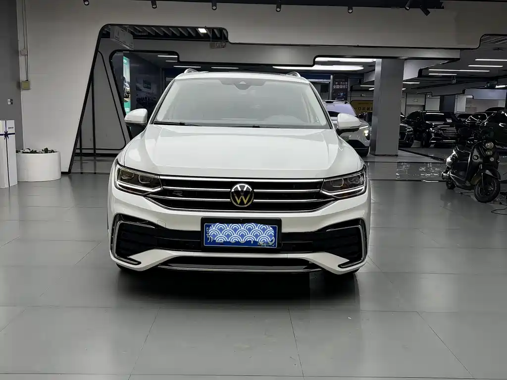 Volkswagen Tiguan L 2023 — фото 2