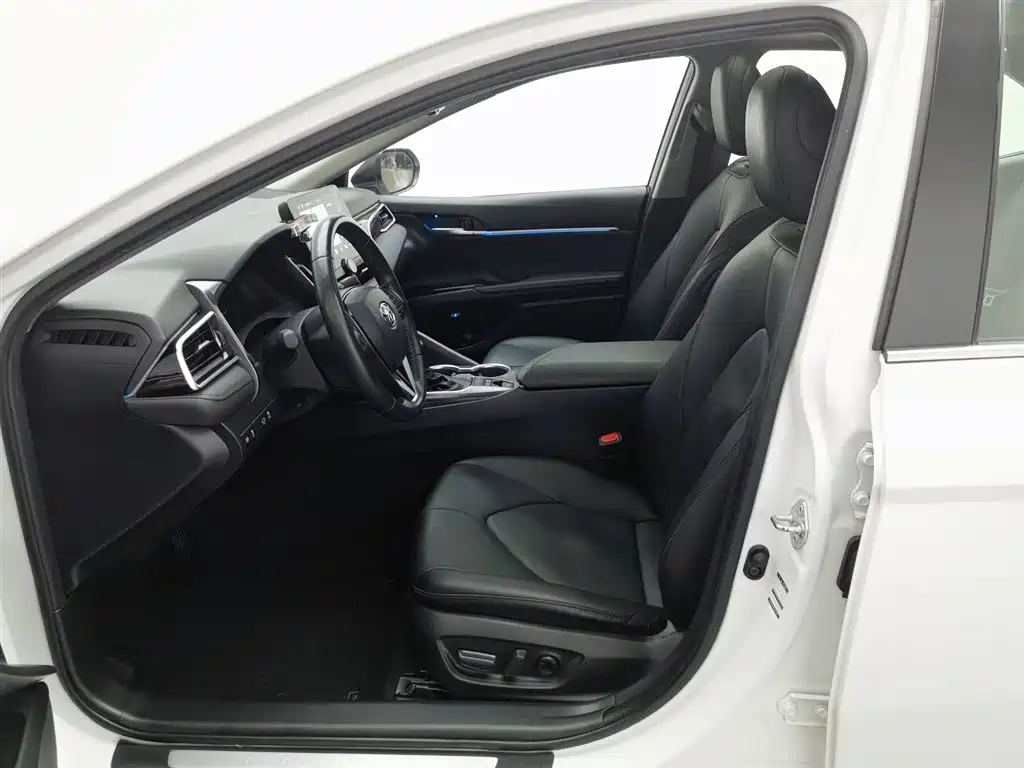 Toyota Camry 2021 — фото 10