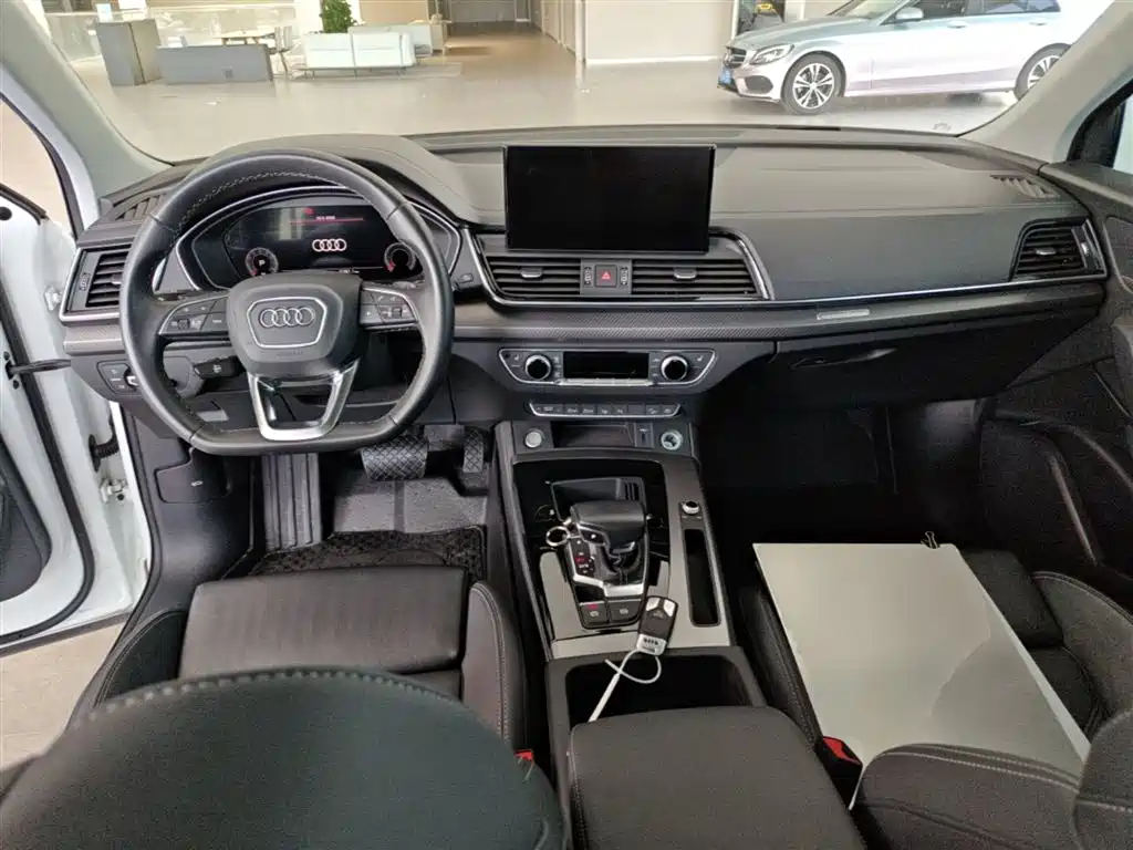 Audi Q5L 2021 — фото 10