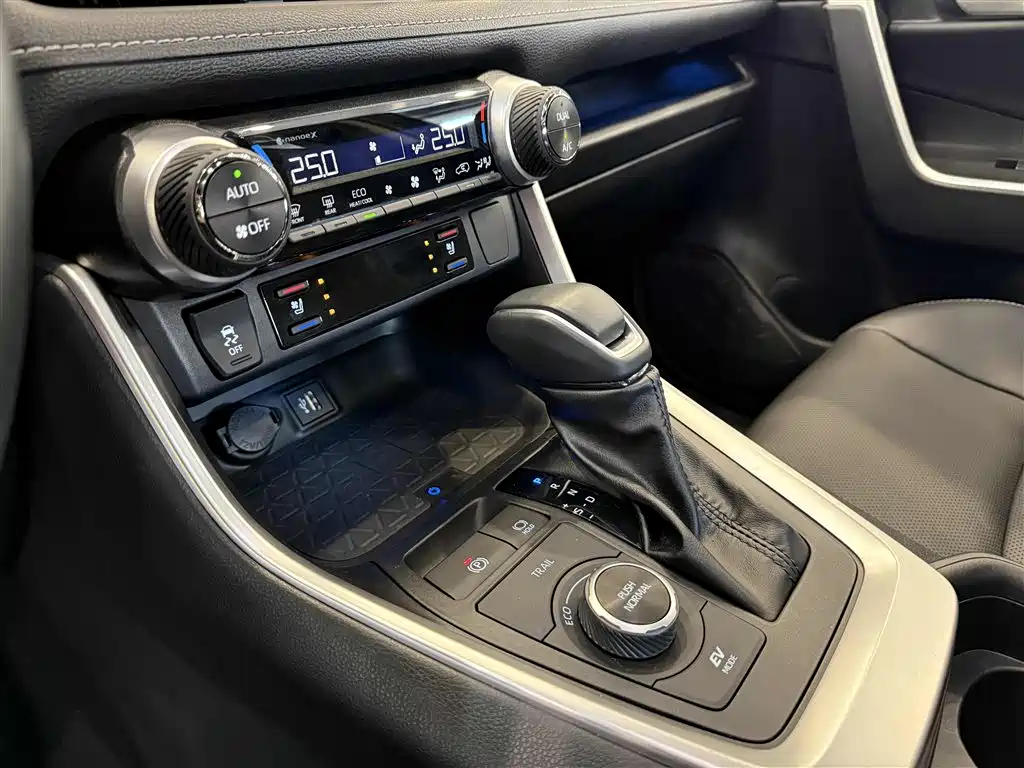Toyota Wildlander 2023 — фото 19