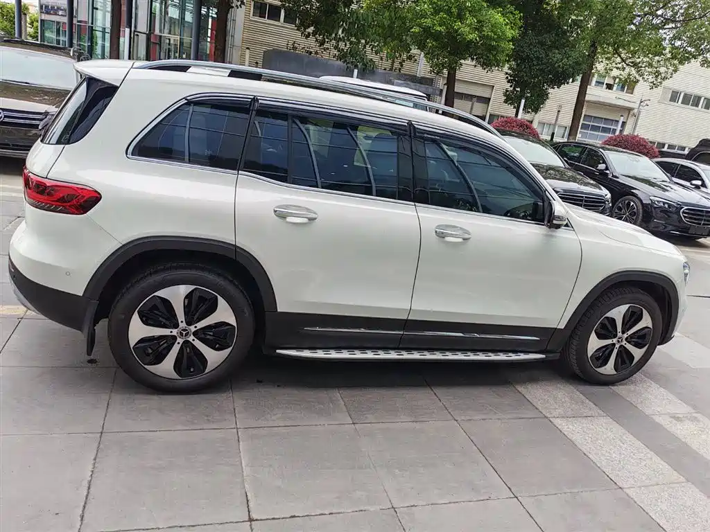 Mercedes-Benz GLB 2023 — фото 3