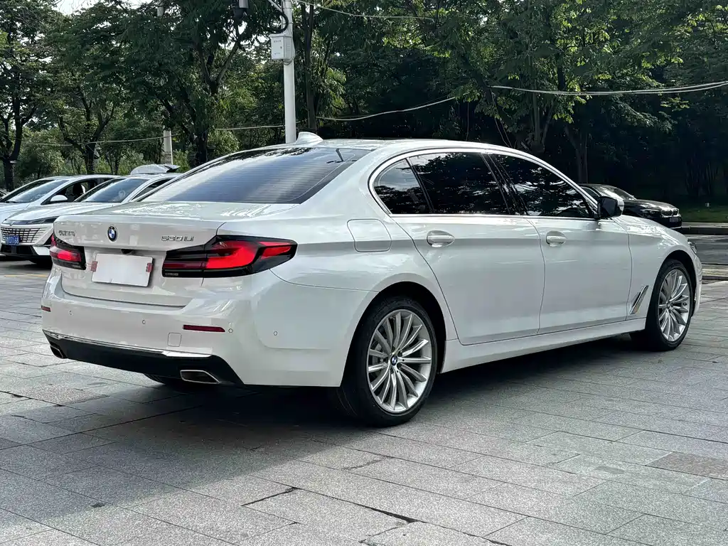 BMW 5 Series 2021 — фото 11