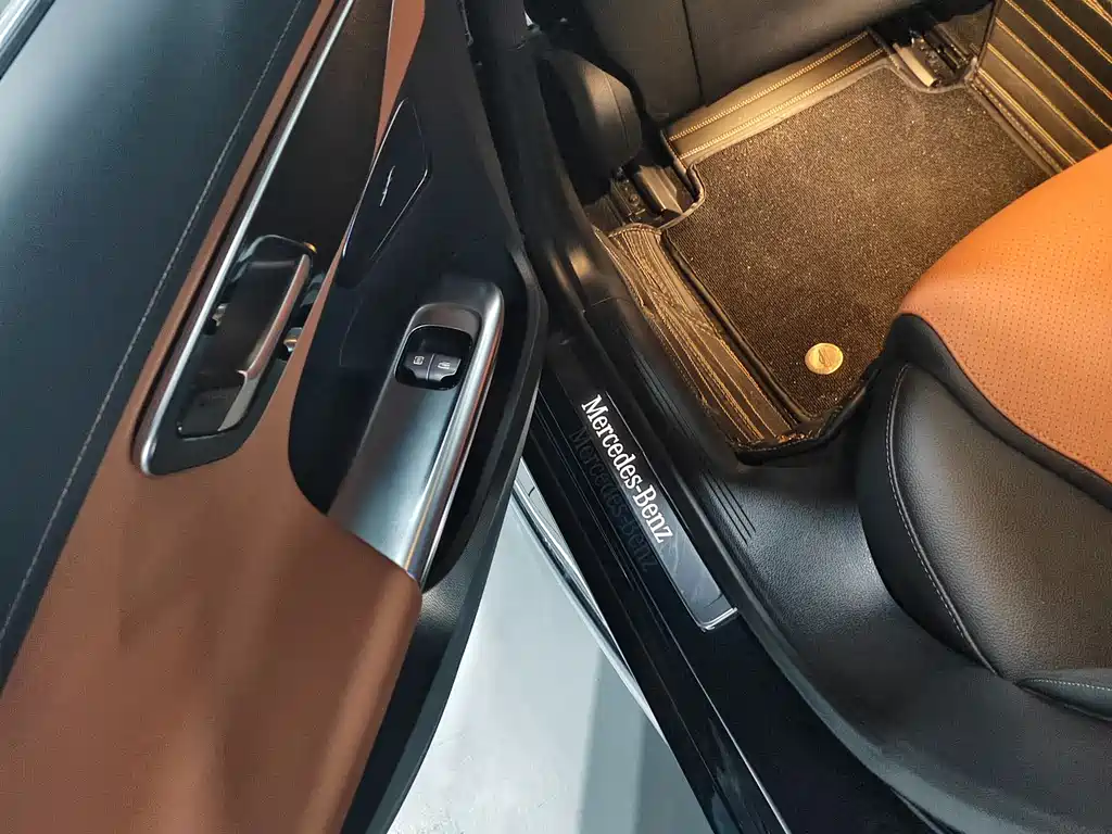Mercedes-Benz C-Class 2024 — фото 10