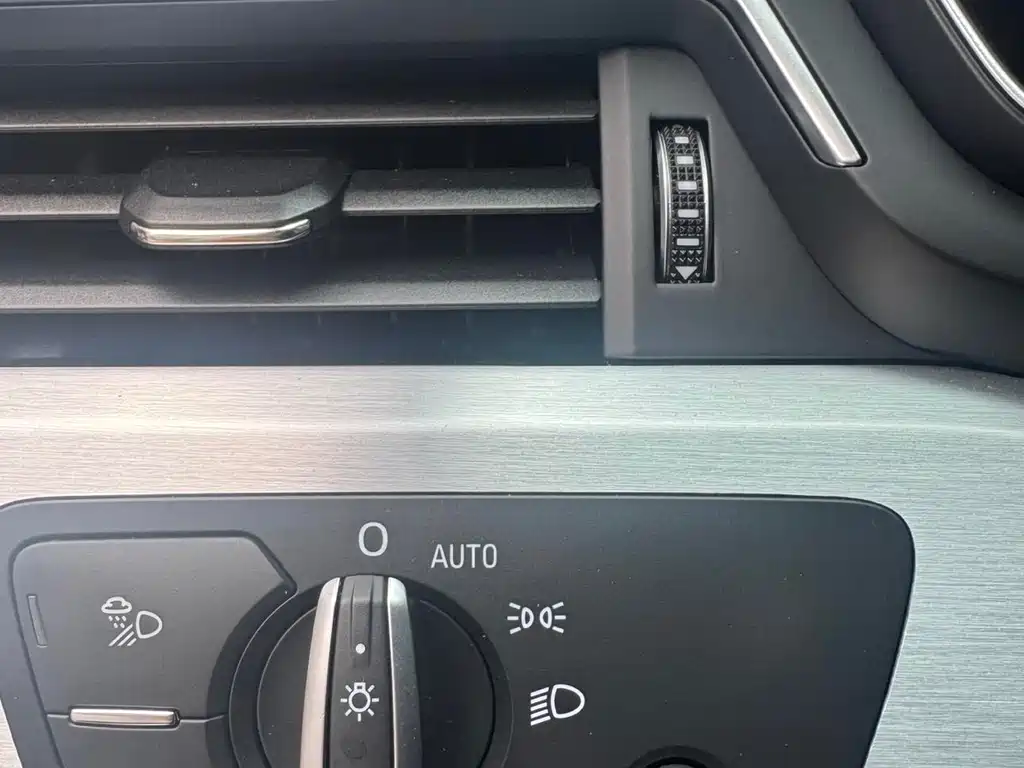 Audi A4L 2021 — фото 12
