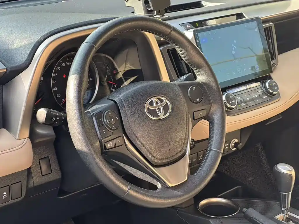 Toyota RAV4 2014 — фото 10
