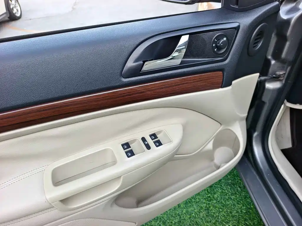 Skoda Octavia 2010 — фото 11