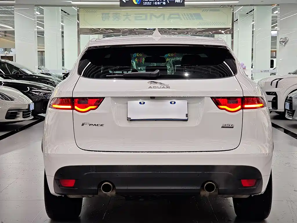 Jaguar F-PACE 2017 — фото 12