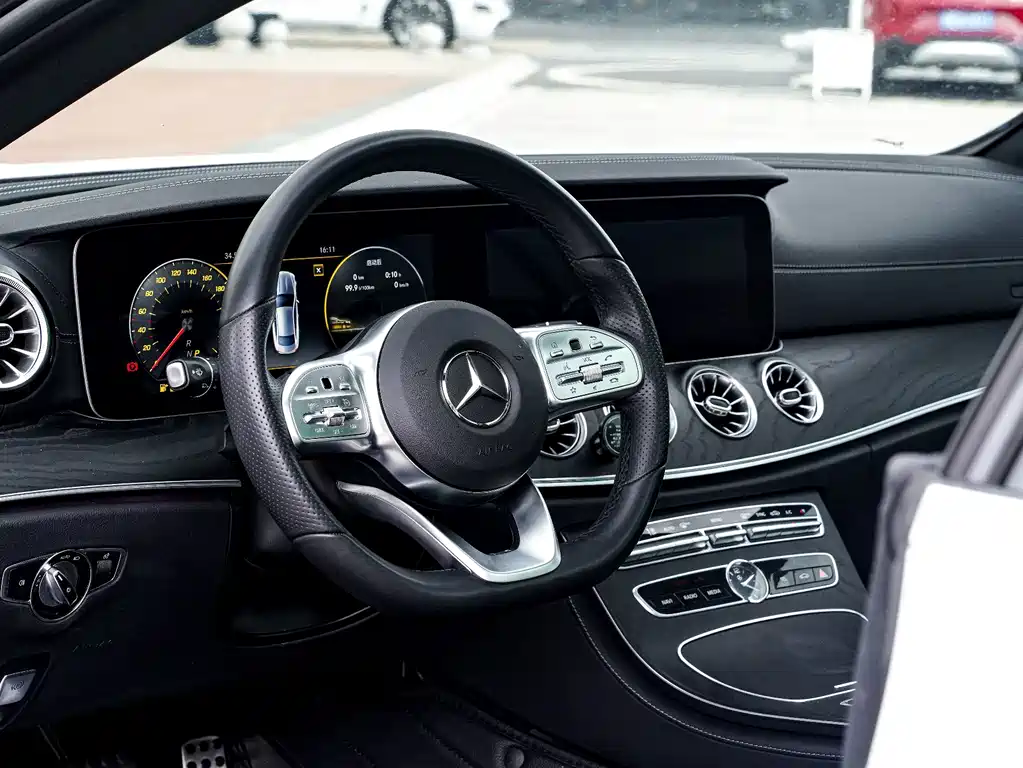 Mercedes-Benz E-Class 2019 — фото 12