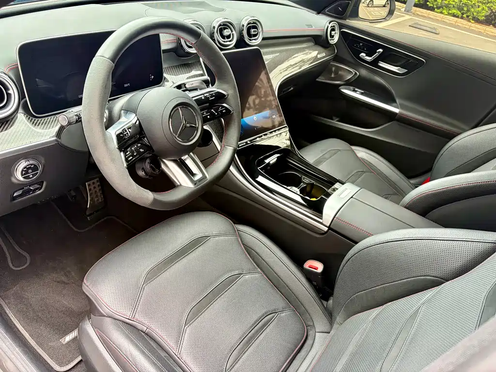 Mercedes-Benz C-Class AMG 2025 — фото 17