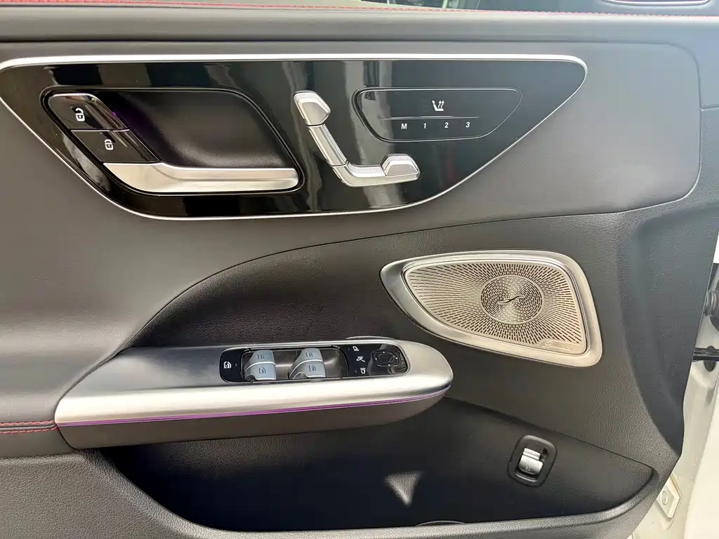 Mercedes-Benz C-Class AMG 2025 — фото 12
