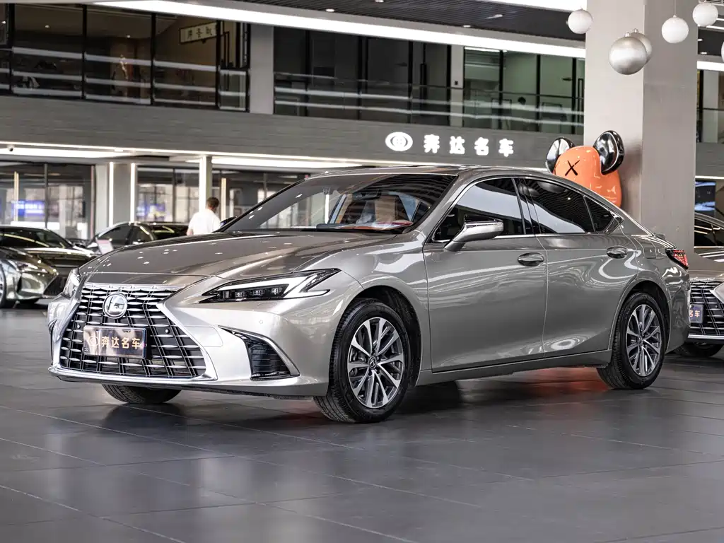 Lexus ES 2025 — фото 1