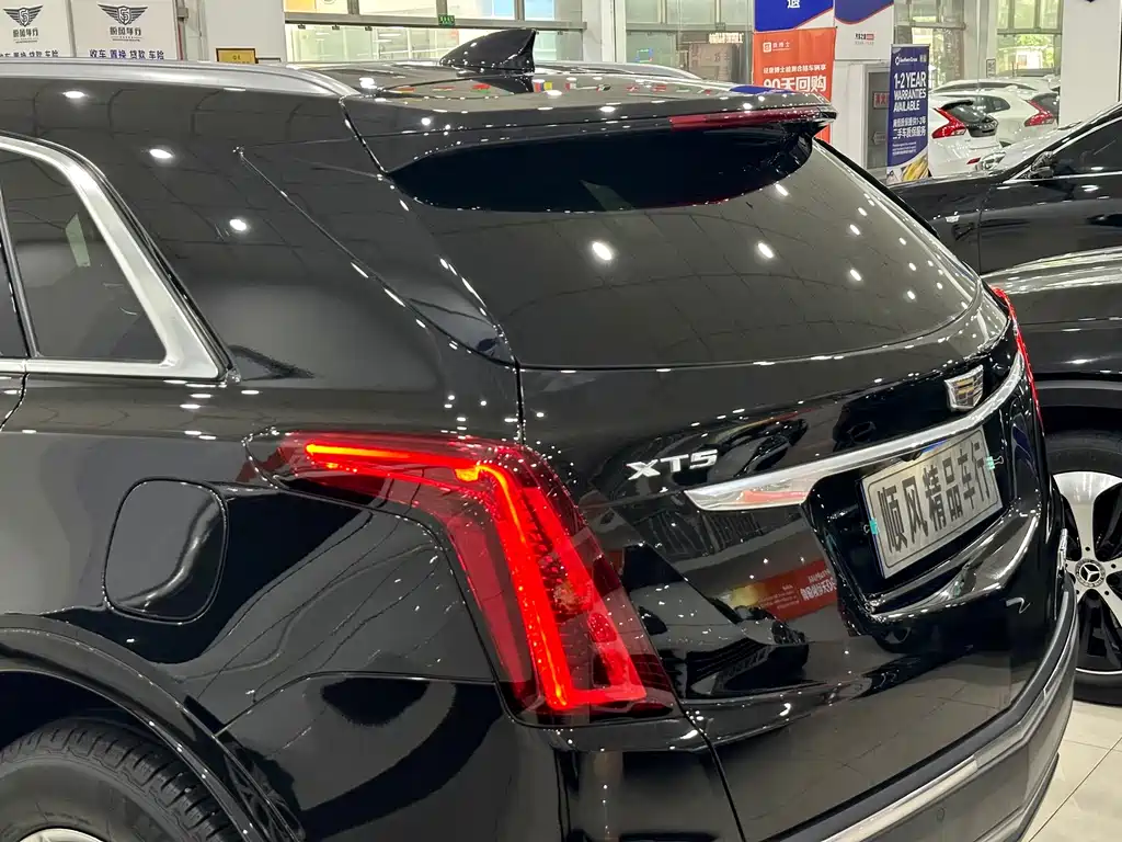 Cadillac XT5 2019 — фото 28