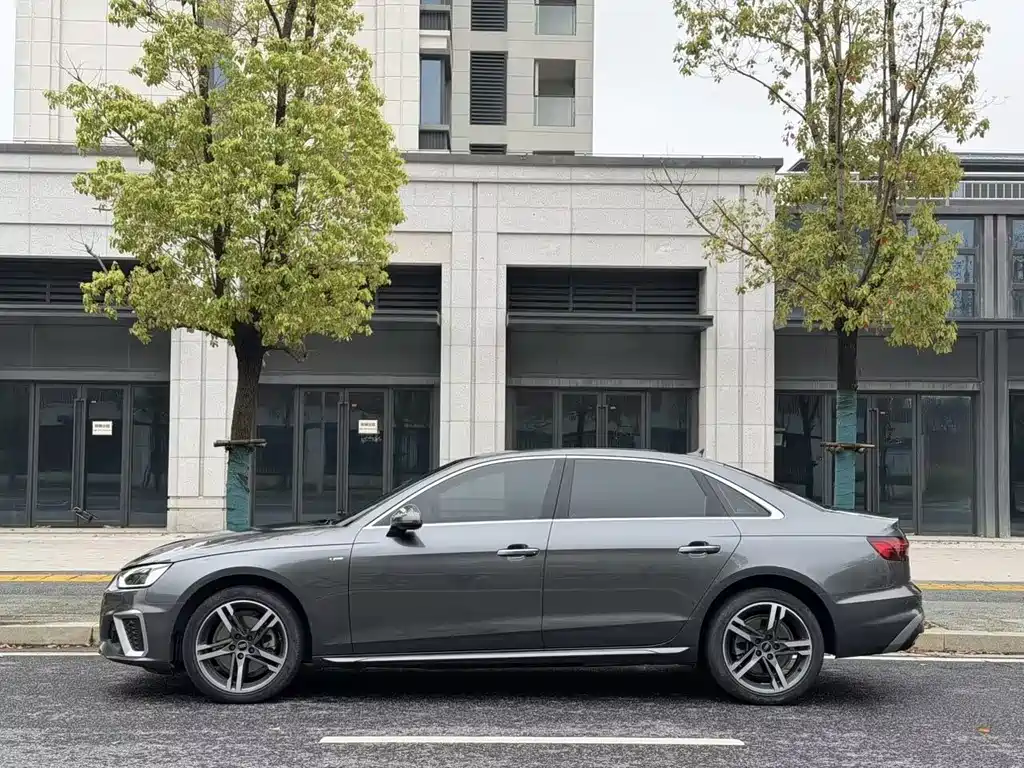 Audi A4L 2023 — фото 4