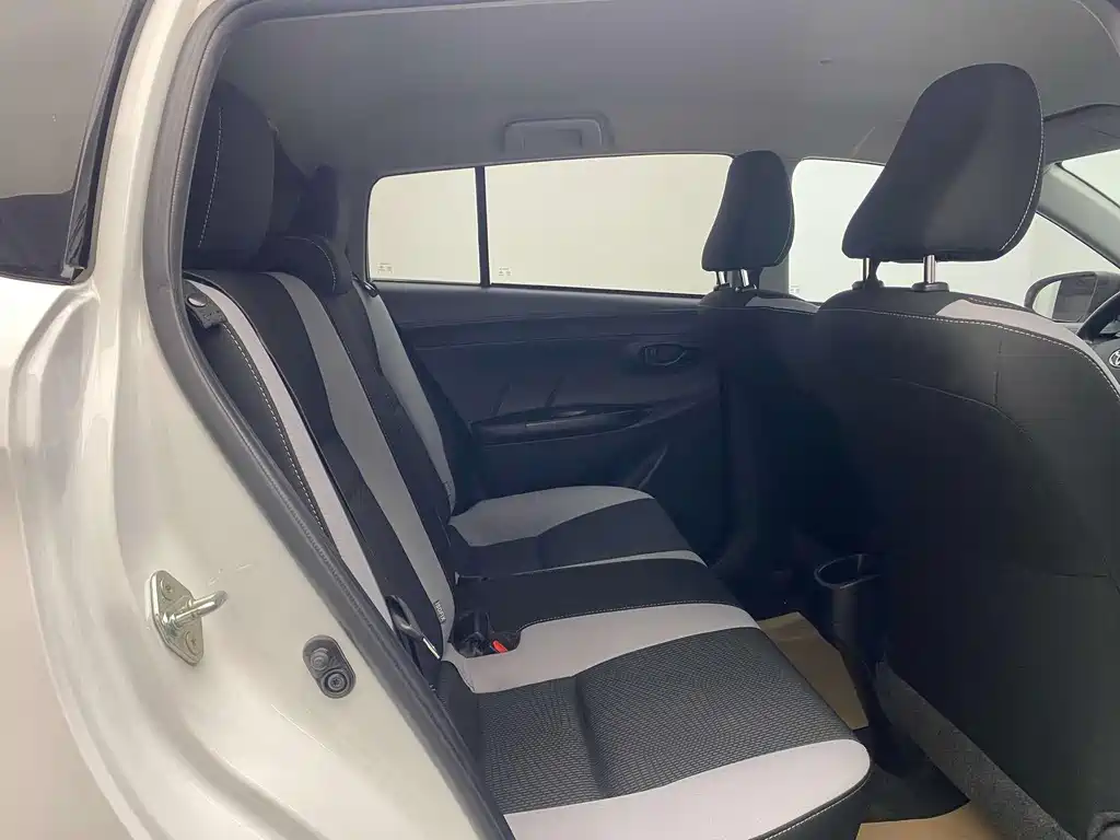 Toyota Yaris L 2022 — фото 25