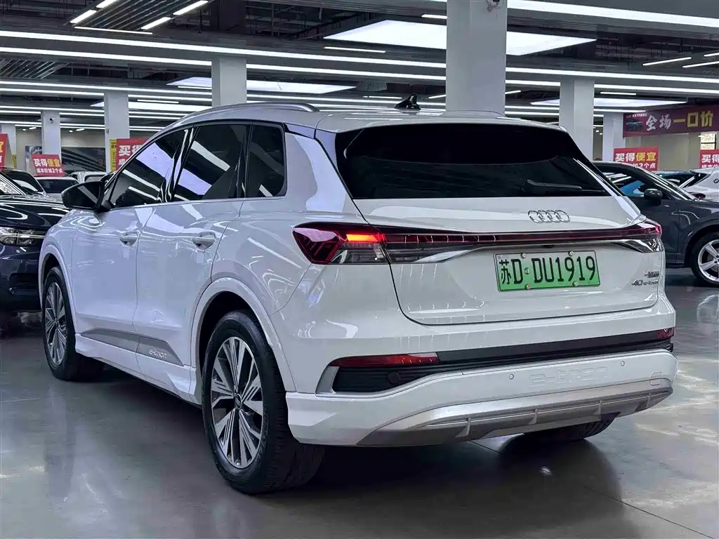 Audi Q4 e-tron 2023 — фото 13