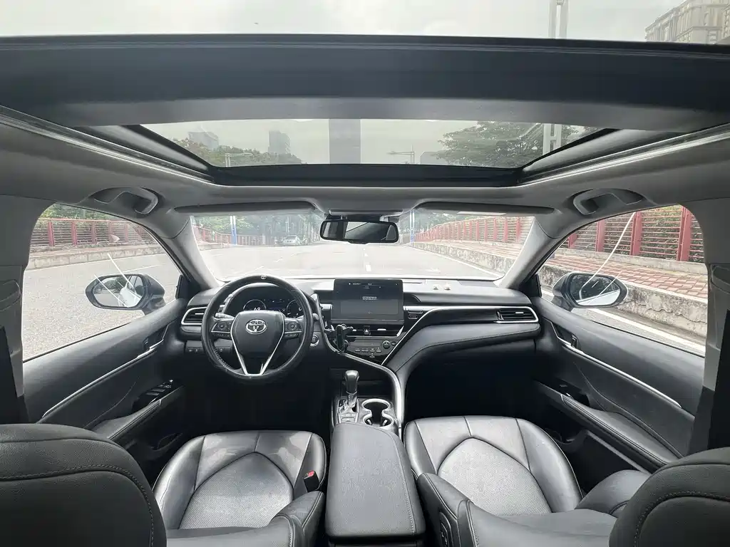 Toyota Camry 2023 — фото 15