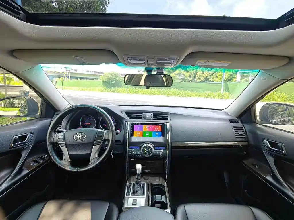 Toyota Reiz 2015 — фото 16