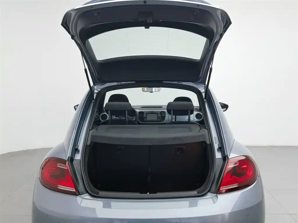 Volkswagen Beetle 2020 — фото 16