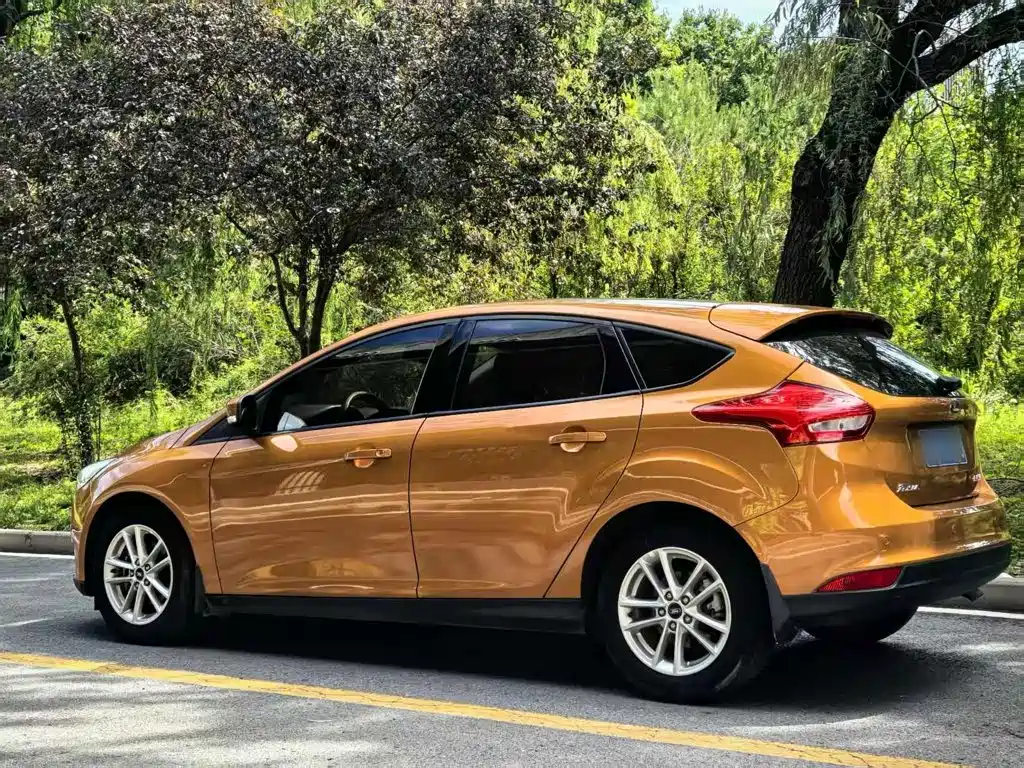 Ford Focus 2016 — фото 15