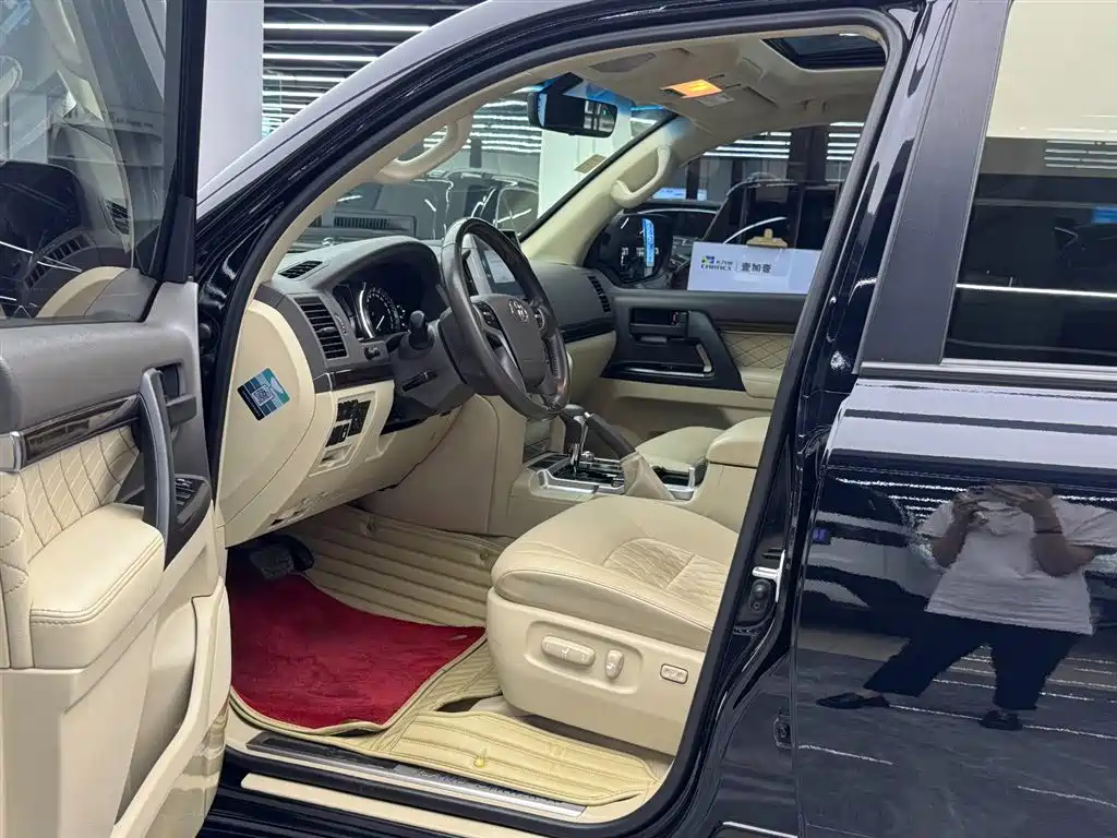 Toyota Land Cruiser 2020 — фото 6