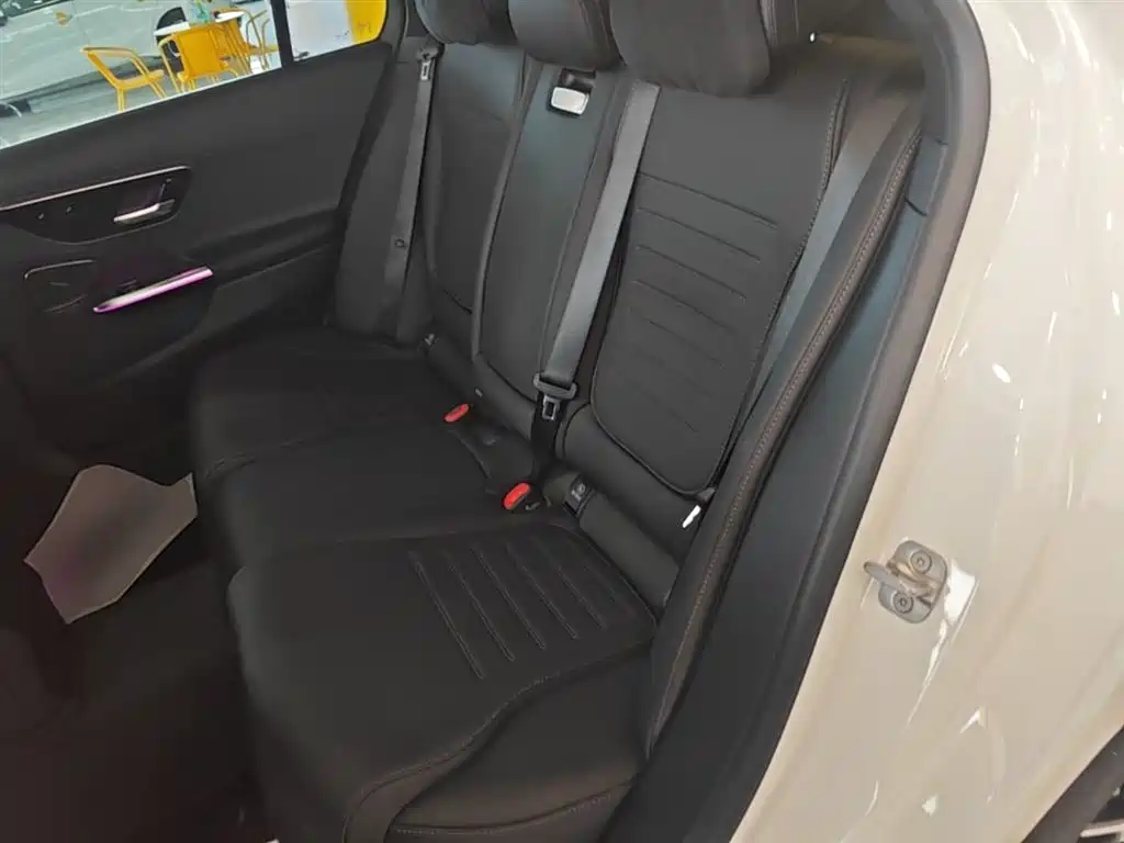 Mercedes-Benz C-Class 2025 — фото 17