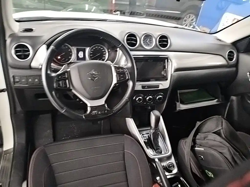 Suzuki Vitara 2017 — фото 10