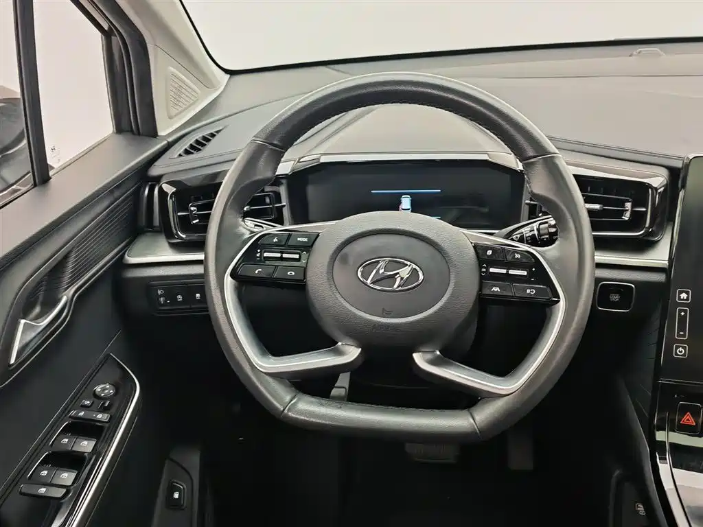 Hyundai Custo 2025 — фото 11