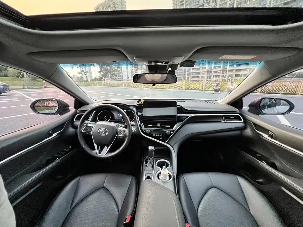 Toyota Camry 2021 — фото 8