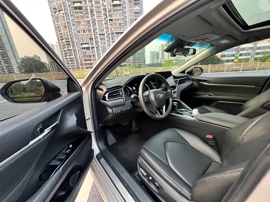 Toyota Camry 2021 — фото 9