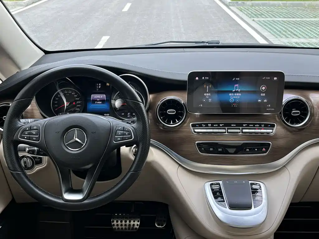 Mercedes-Benz V-Class 2022 — фото 6