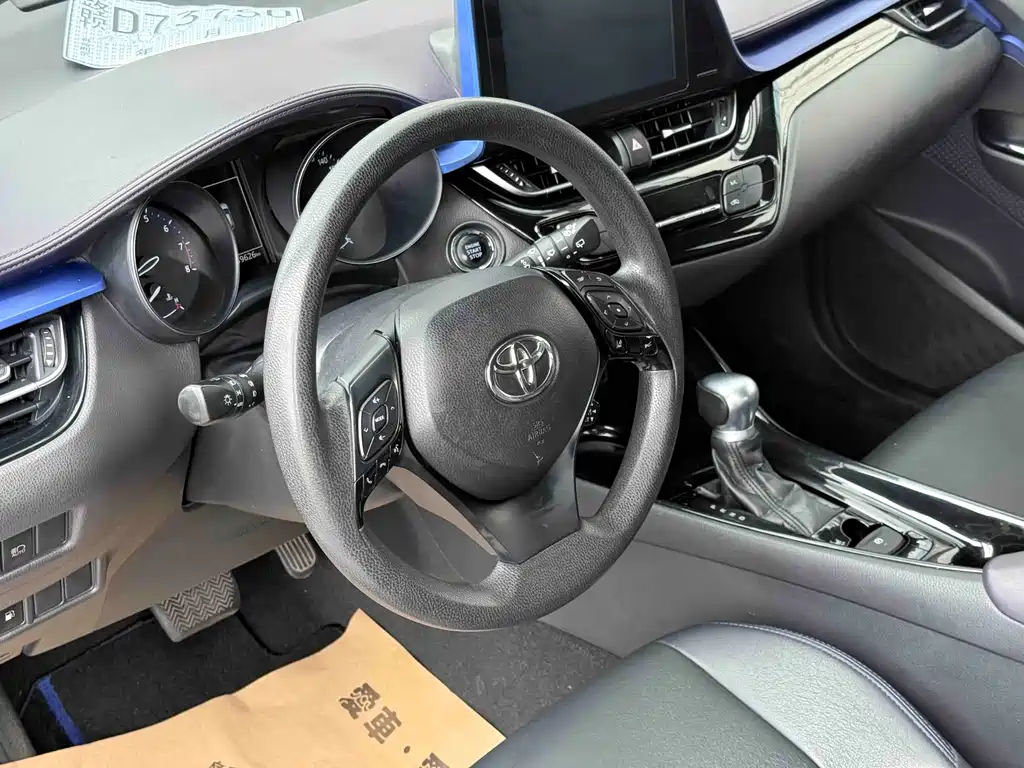 Toyota C-HR 2020 — фото 11