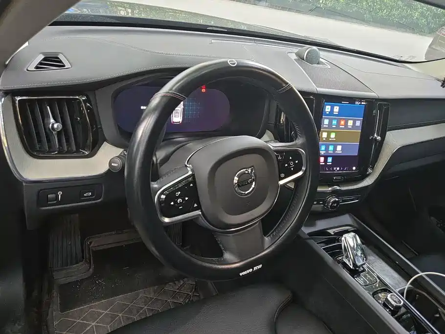 Volvo XC60 2021 — фото 14