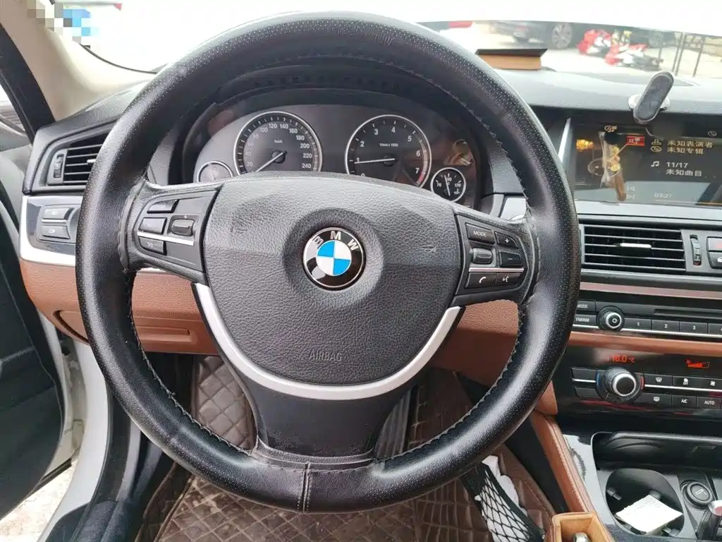 BMW 5 Series 2015 — фото 3