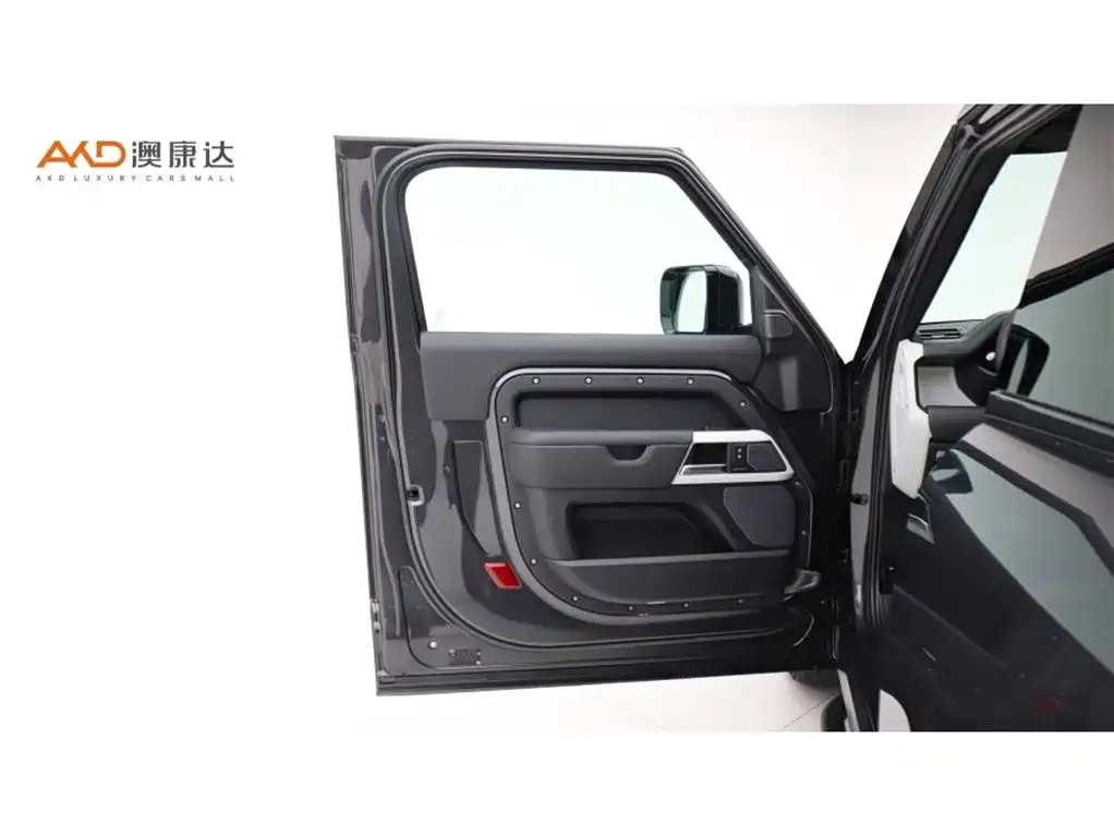 Land Rover Defender 2023 — фото 10