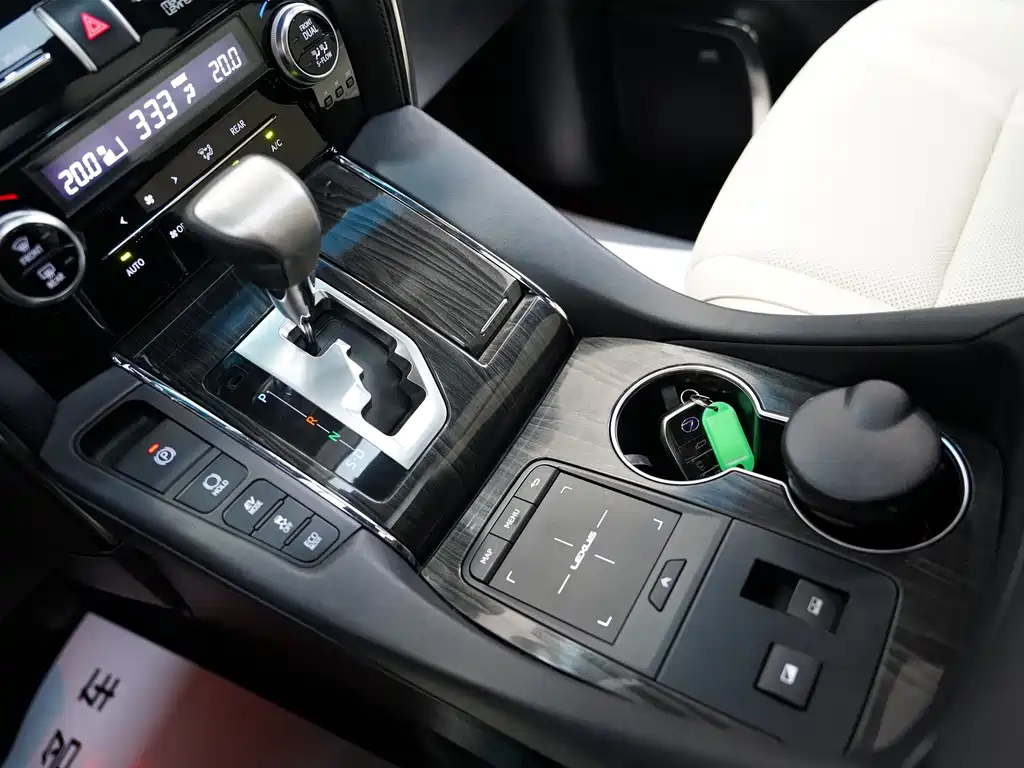 Lexus LM 2022 — фото 15