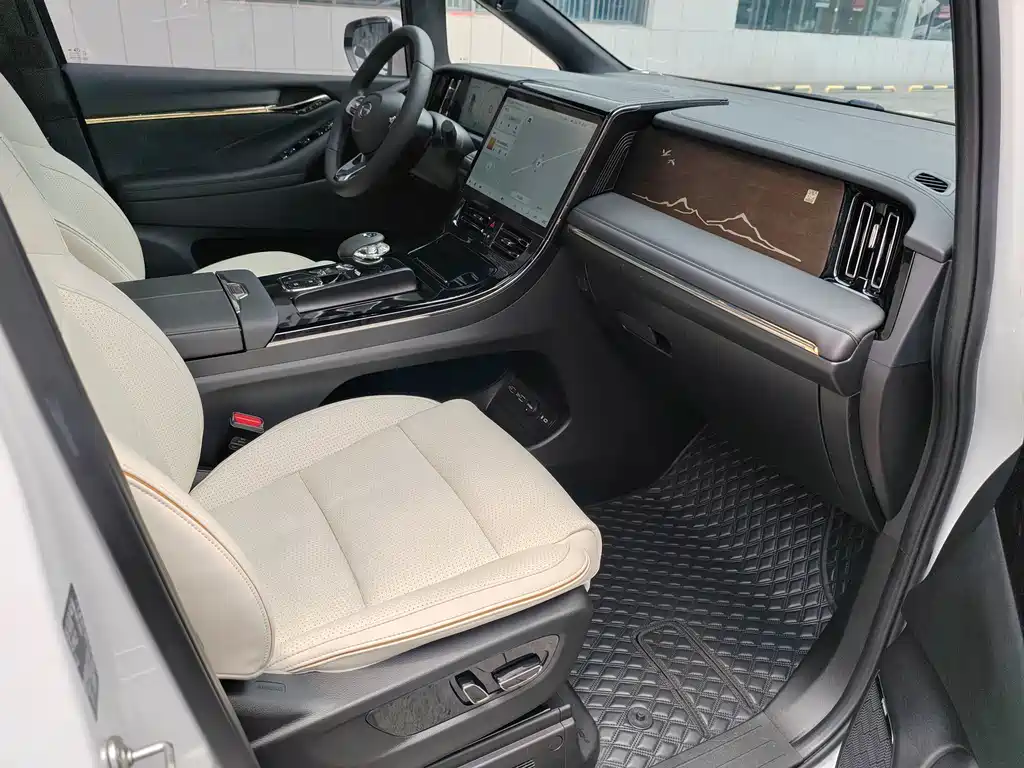 GAC Motor Trumpchi M8 2023 — фото 12
