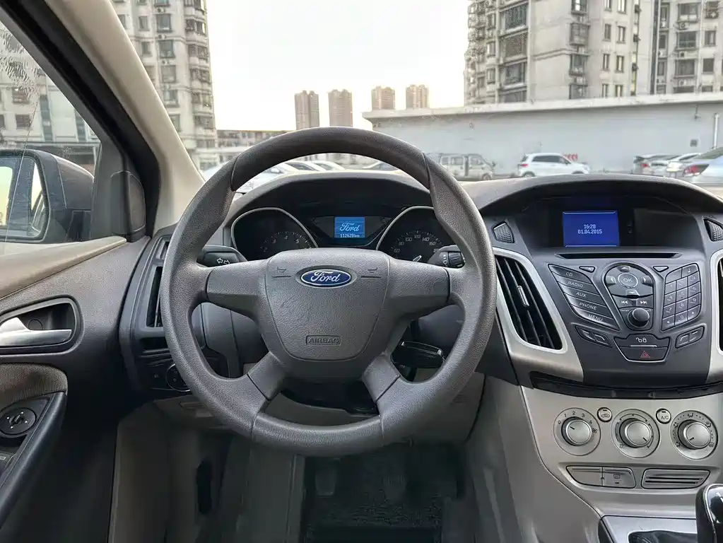 Ford Focus 2012 — фото 14