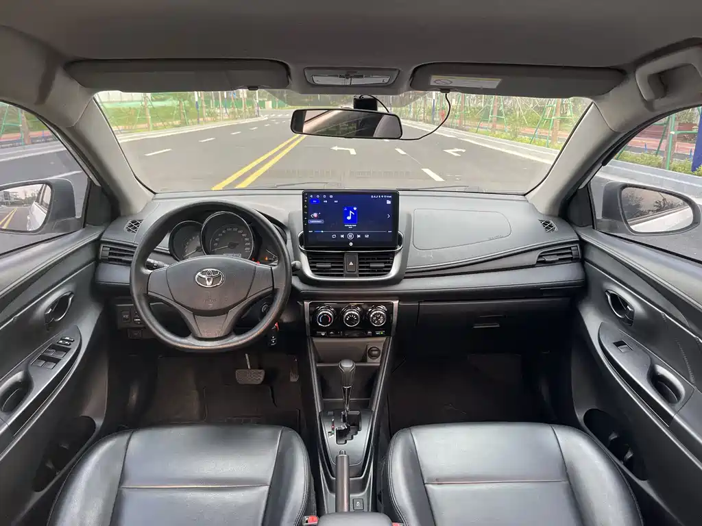 Toyota Yaris L 2020 — фото 10