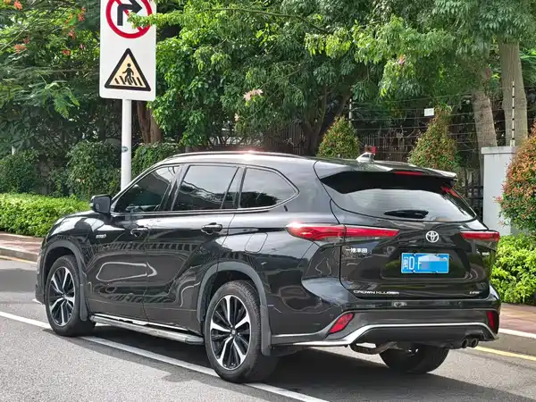 Toyota Crown Kluger 2022
