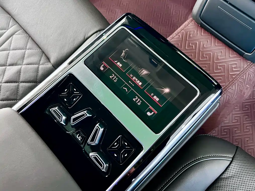 Audi A8 2024 — фото 20